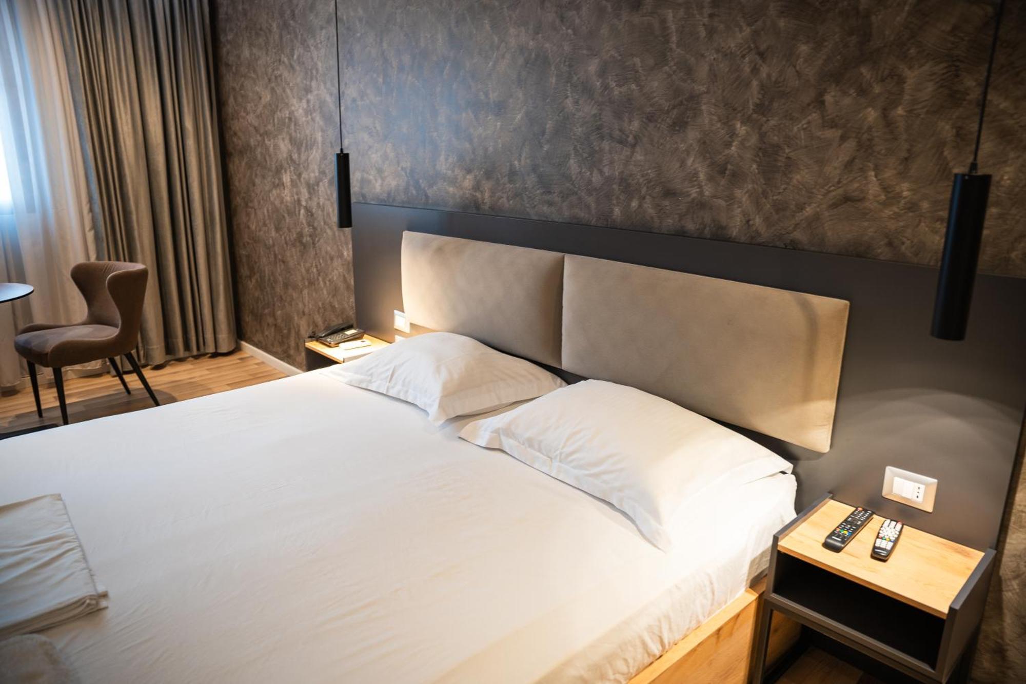 Center Boutique Hotel Tirana Kültér fotó