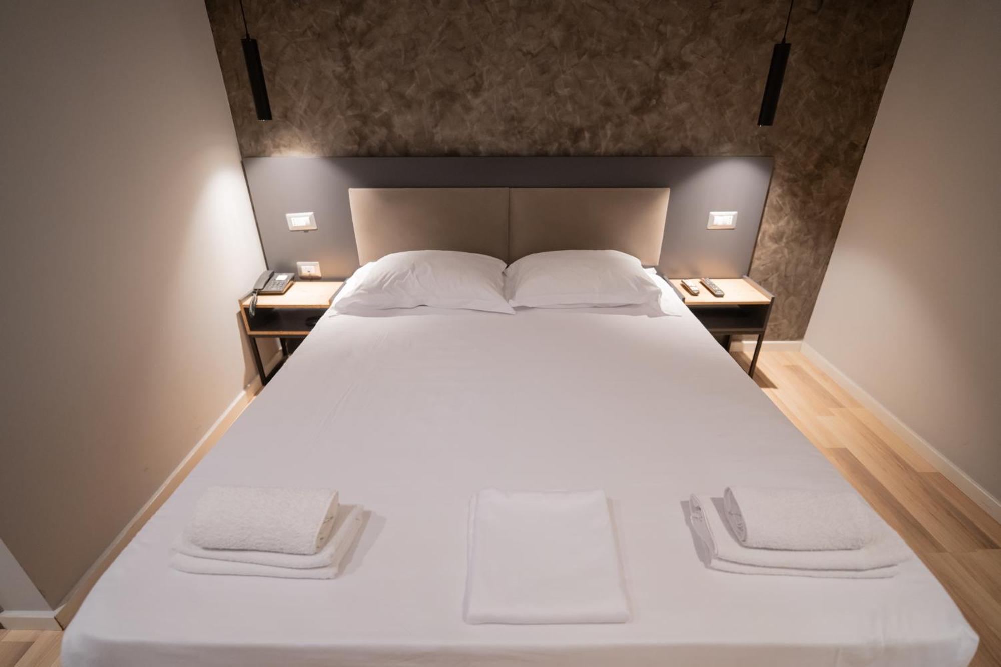 Center Boutique Hotel Tirana Kültér fotó
