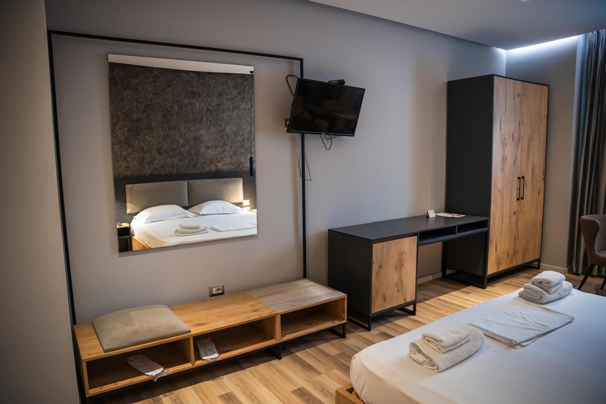 Center Boutique Hotel Tirana Kültér fotó