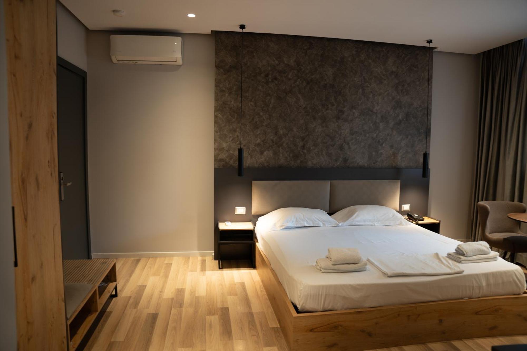 Center Boutique Hotel Tirana Kültér fotó