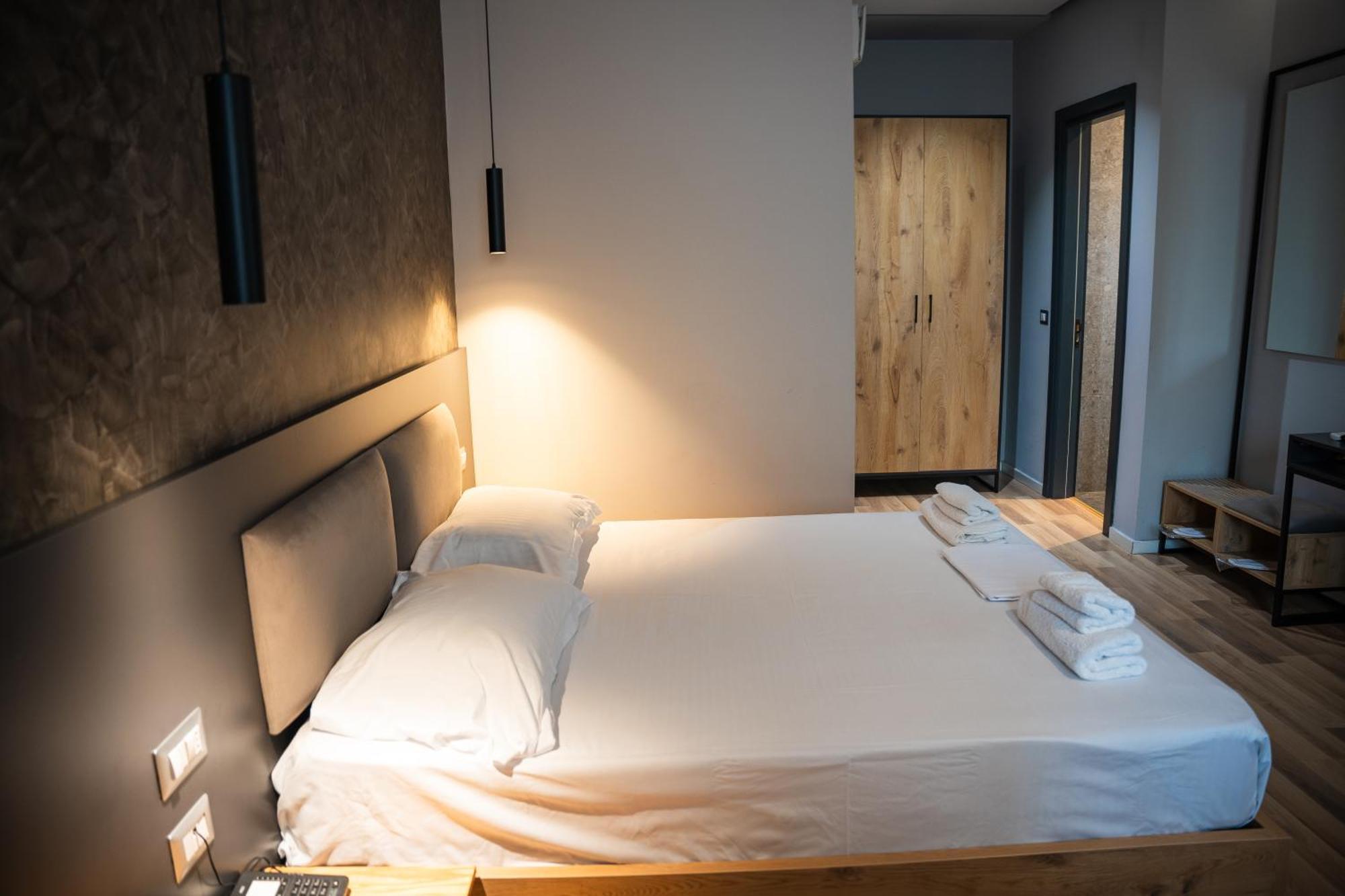 Center Boutique Hotel Tirana Kültér fotó