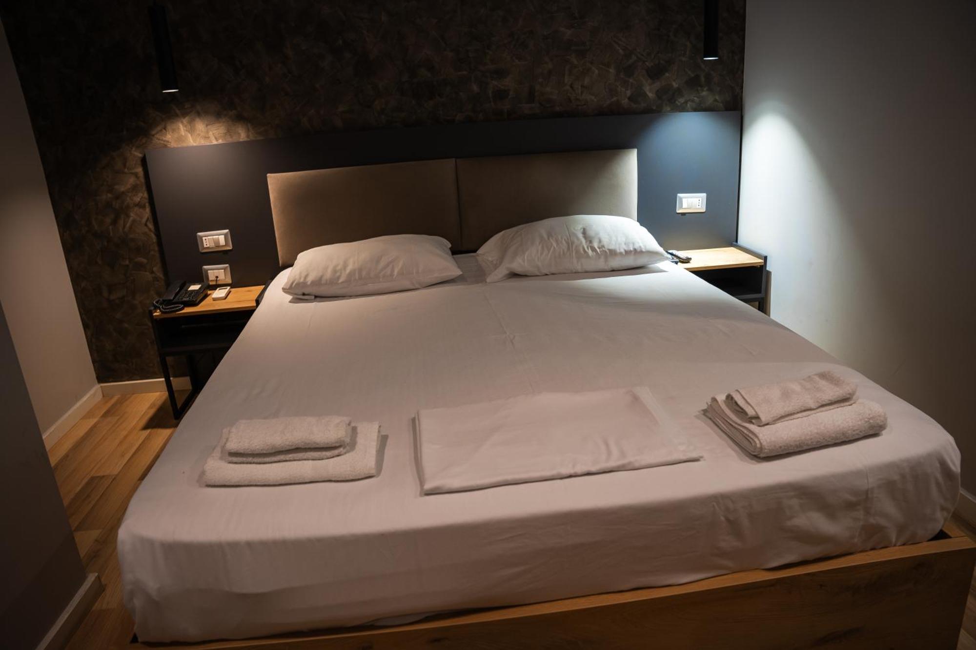 Center Boutique Hotel Tirana Kültér fotó