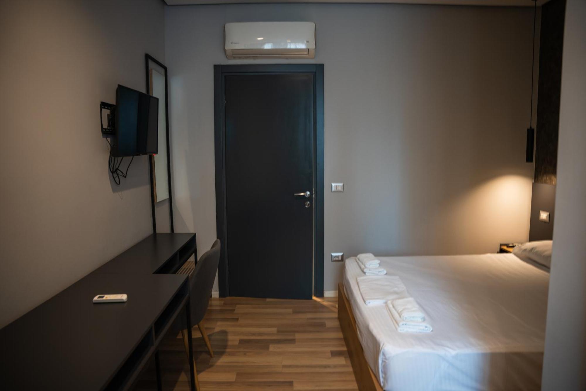 Center Boutique Hotel Tirana Kültér fotó
