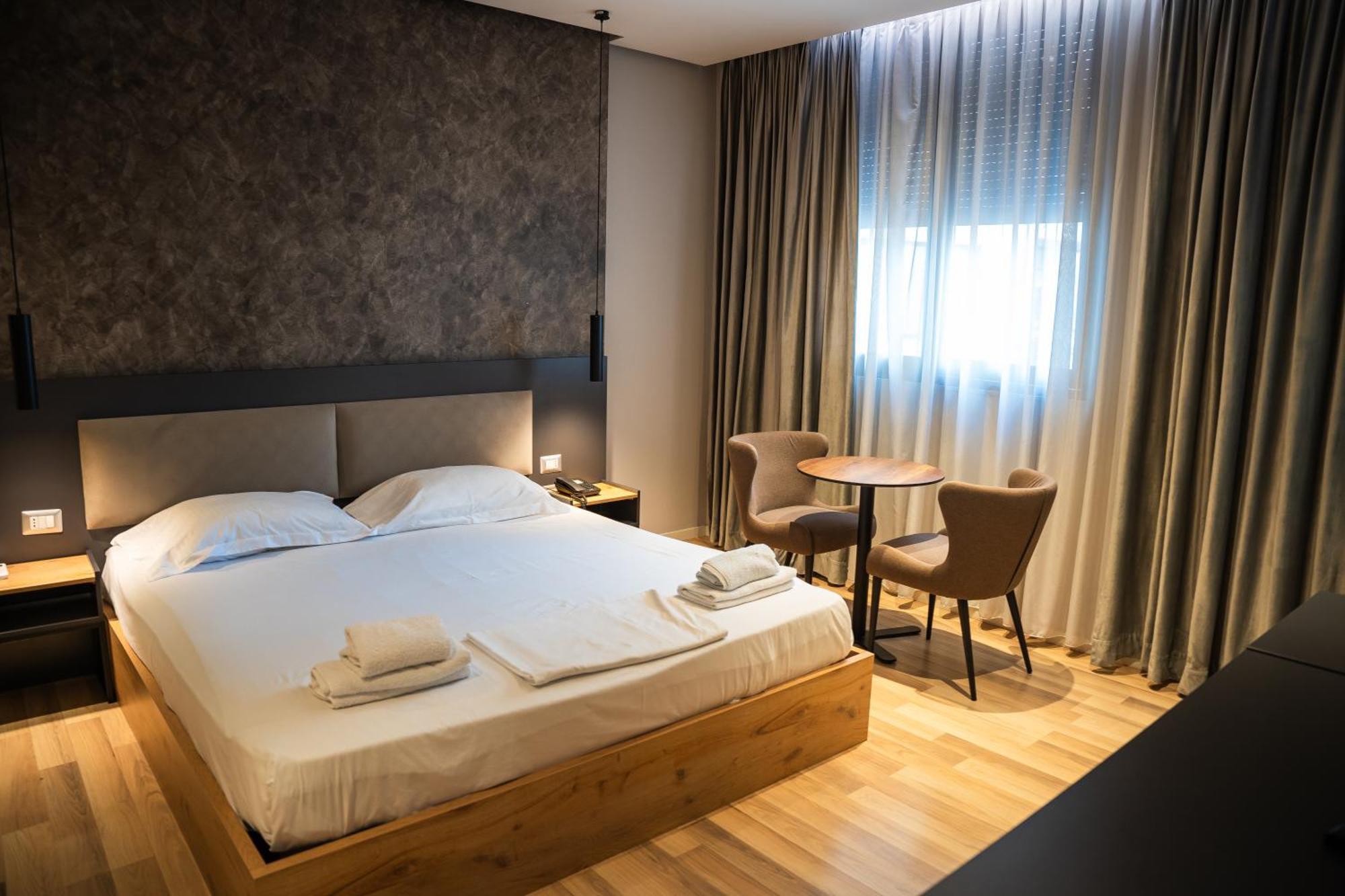 Center Boutique Hotel Tirana Kültér fotó