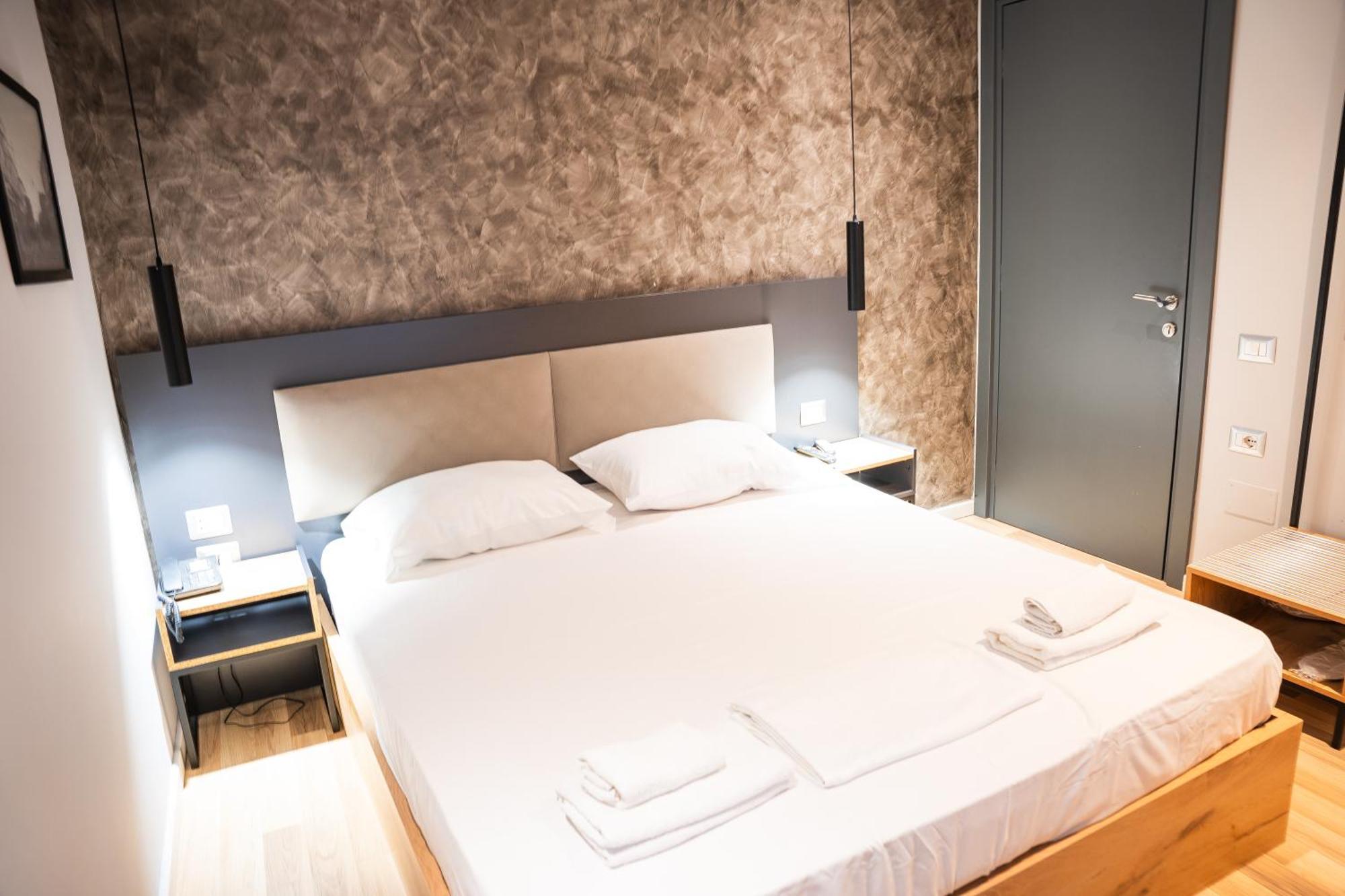 Center Boutique Hotel Tirana Kültér fotó